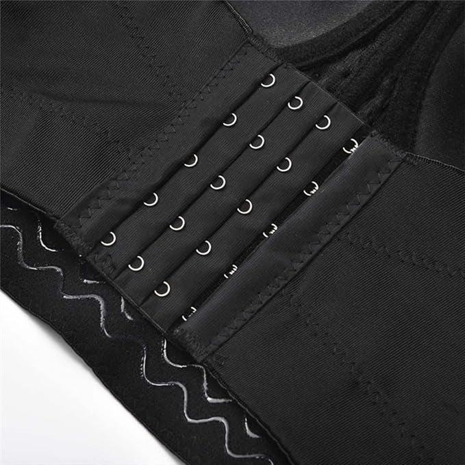 Detalle del cierre posterior de ganchos del corset negro